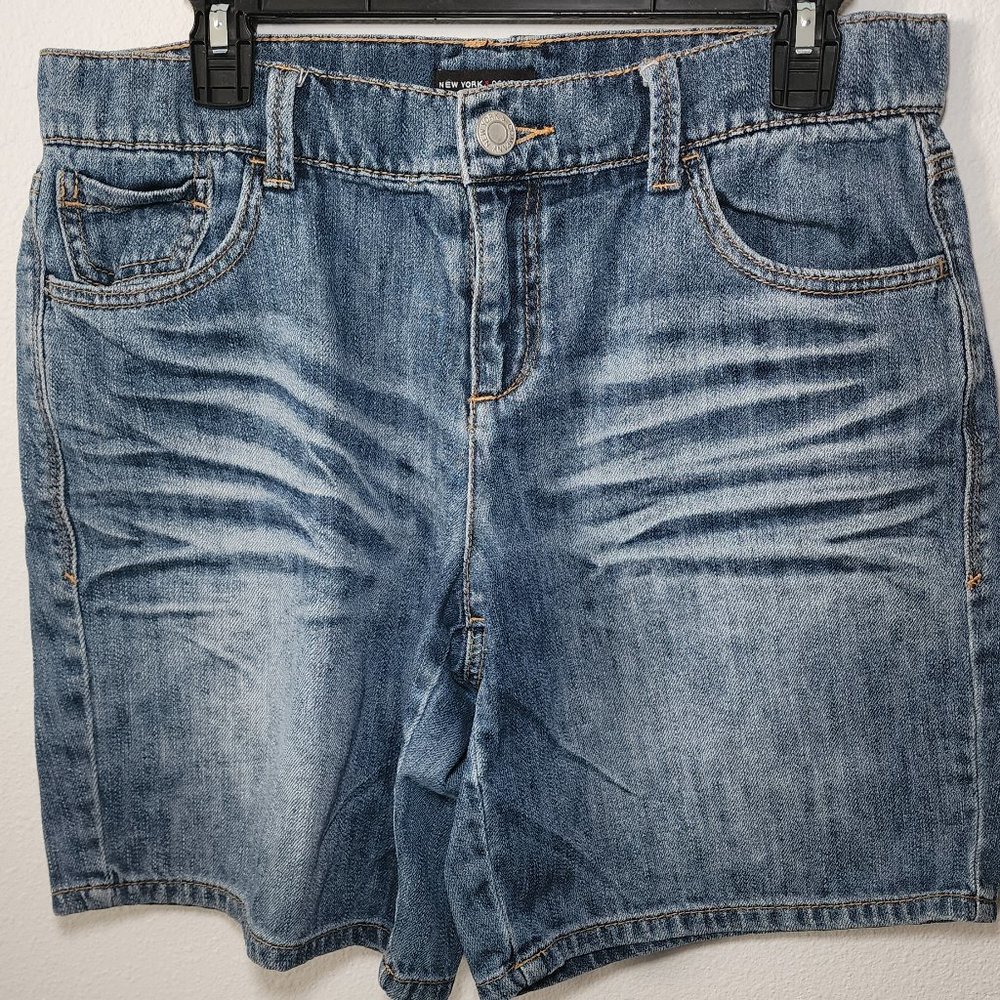 New York & Co Women Faded Medium Wash Denim Shorts, Size 8